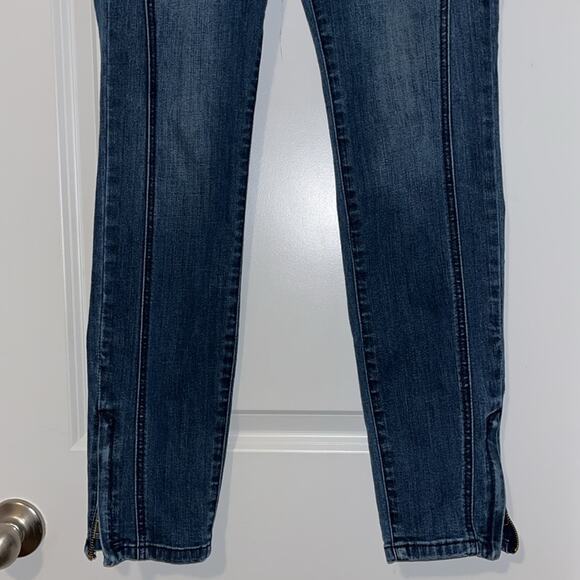 Cache Zipper Ankle Skinny Jeans - Picture 4 of 10